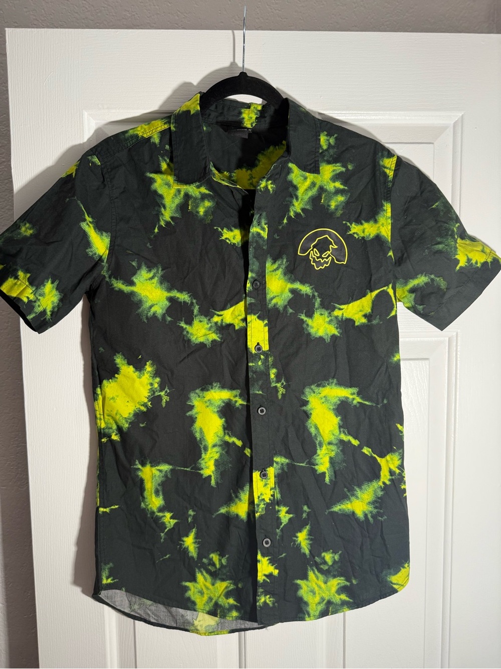 Disney Men's Black and Neon Yellow Tie-Dye Short Sleeve Button-Down Shirt